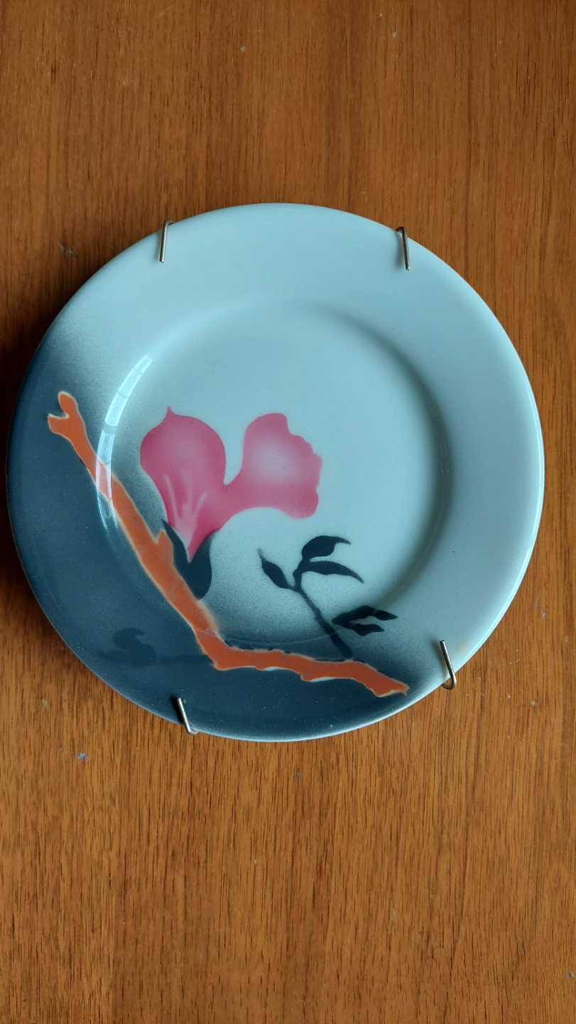 Decorative Wall Plate with Flower Design