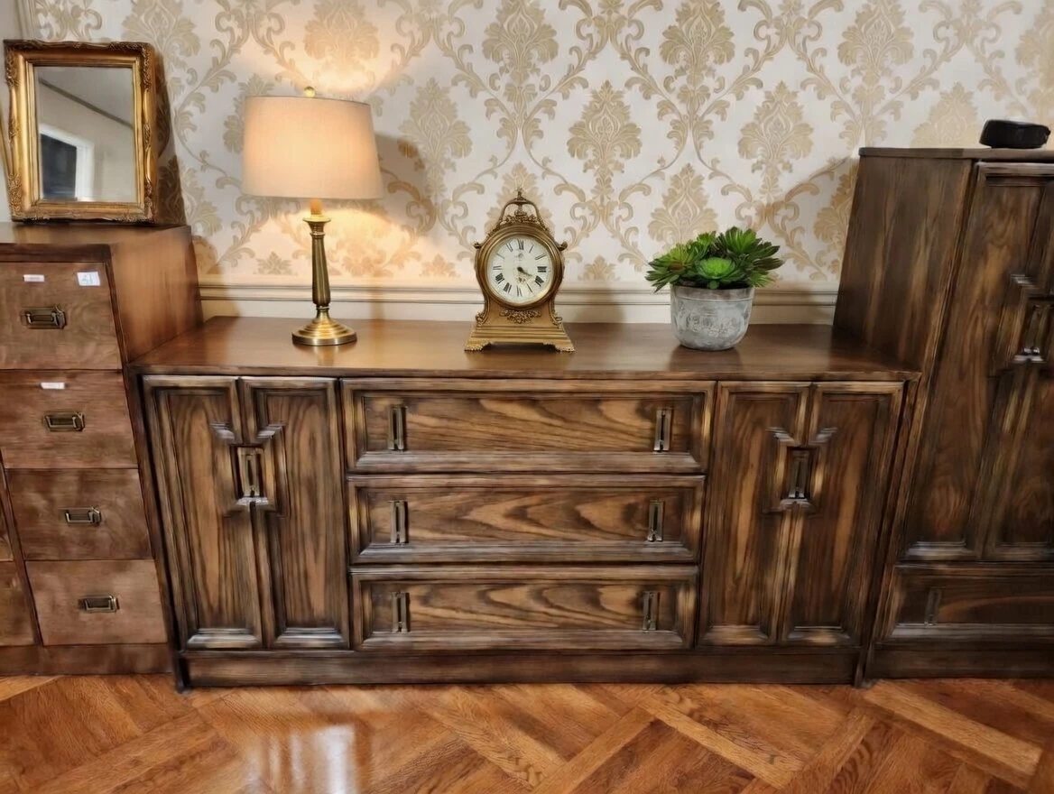 Vintage Mid-Century Sideboard / Credenza