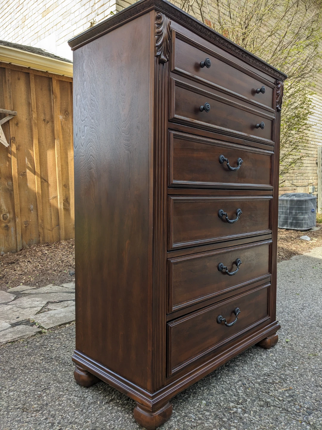 Ashley Design Leahlyn Chest -Excellent Condition - photo 2