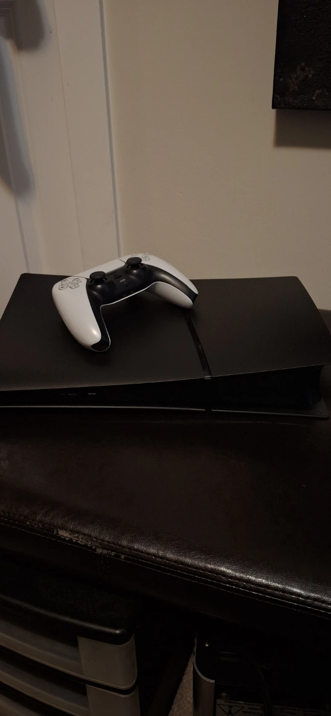 PlayStation 5 1tb Console with Controller and Accessories - photo 3