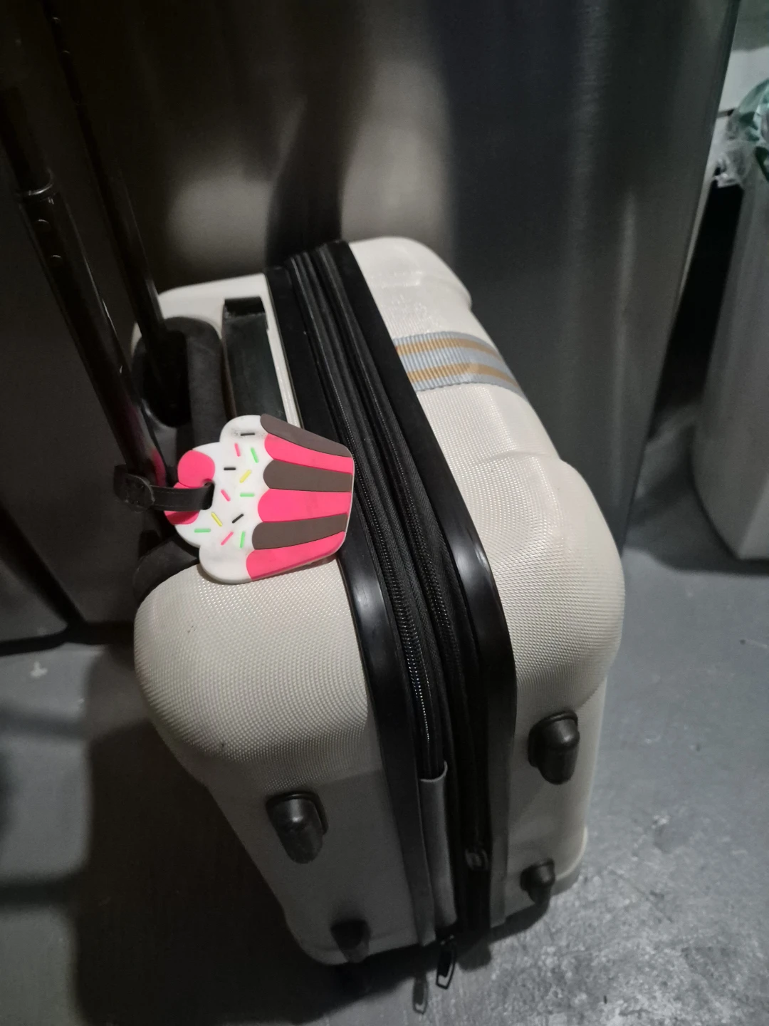 IT Luggage White Spinner Suitcase with Stripes - photo 4