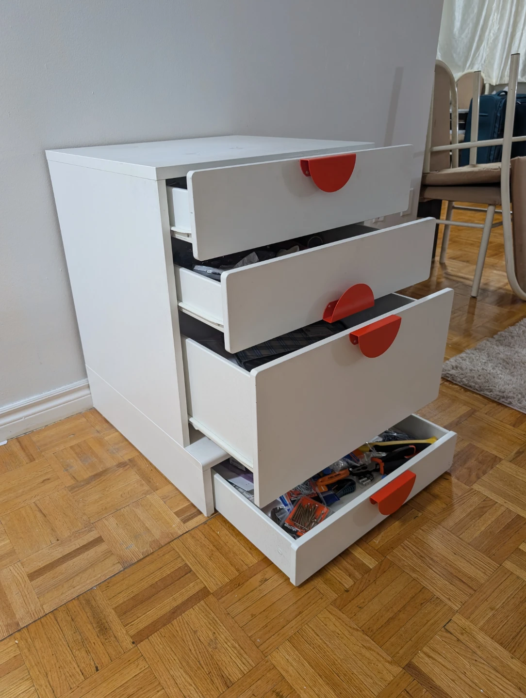 White 3-Drawer Dresser with Red Handles - photo 3