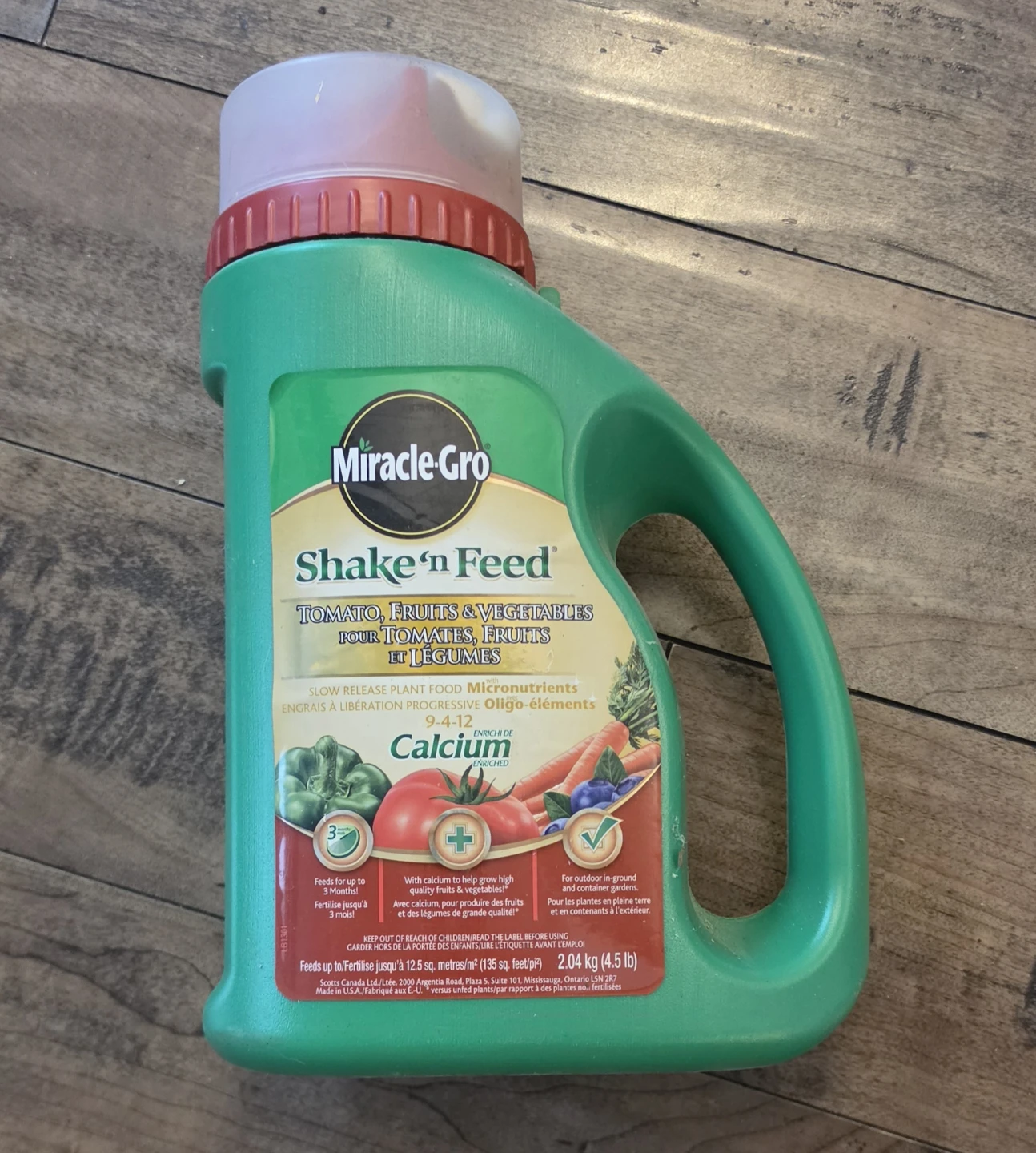 NEW! Miracle-Gro Shake 'n Feed Tomato & Fruits Fertilizer