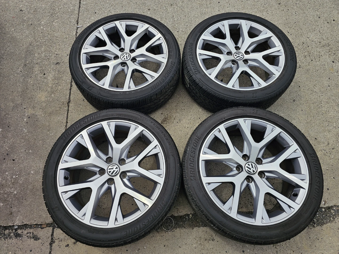 VOLKSWAGEN GOLF (ALLTRACK) O.E.M RIMS AND ALL SEASON TIRES