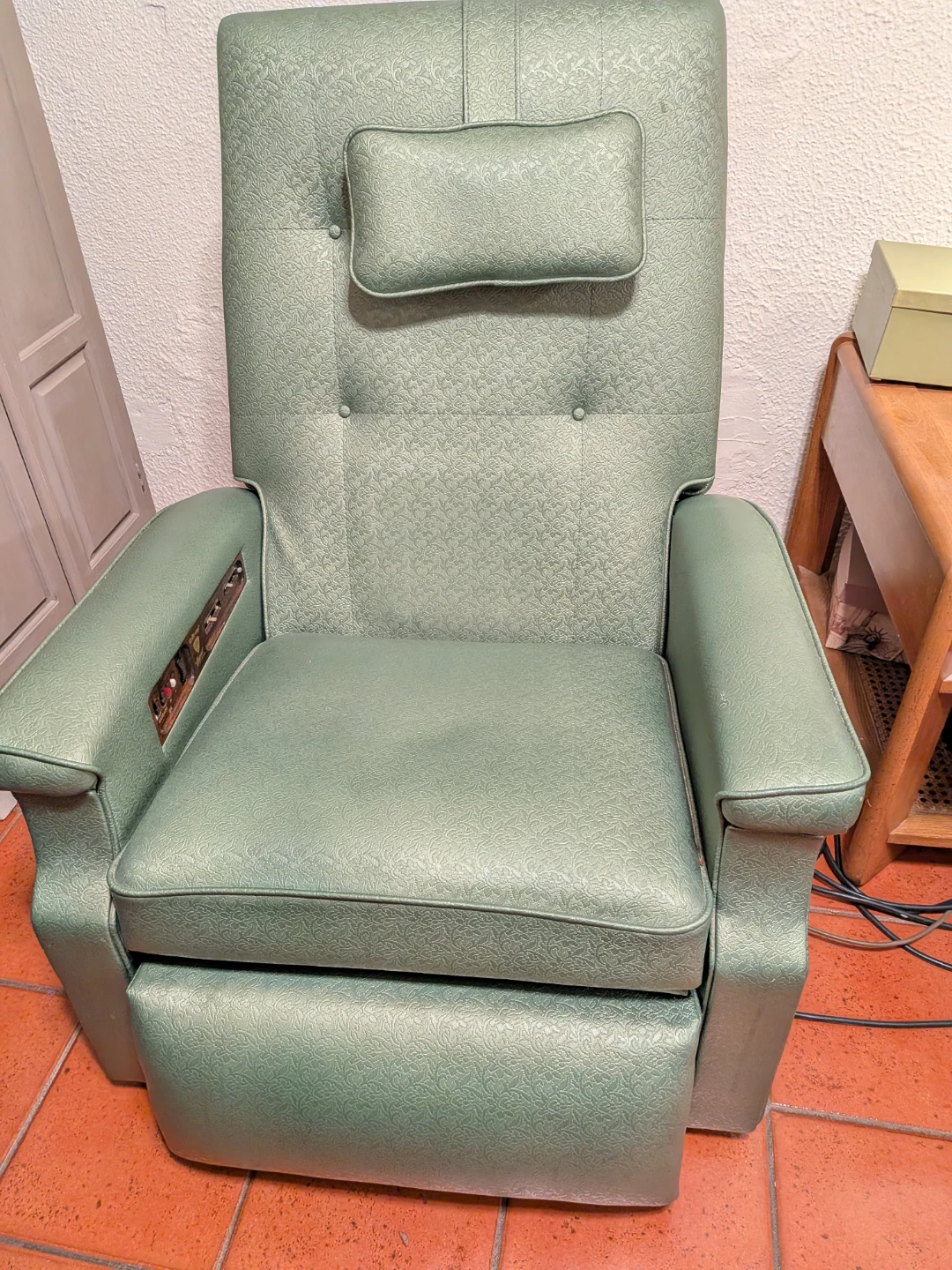 Niagara Roll-A-Sage Massage Chair
