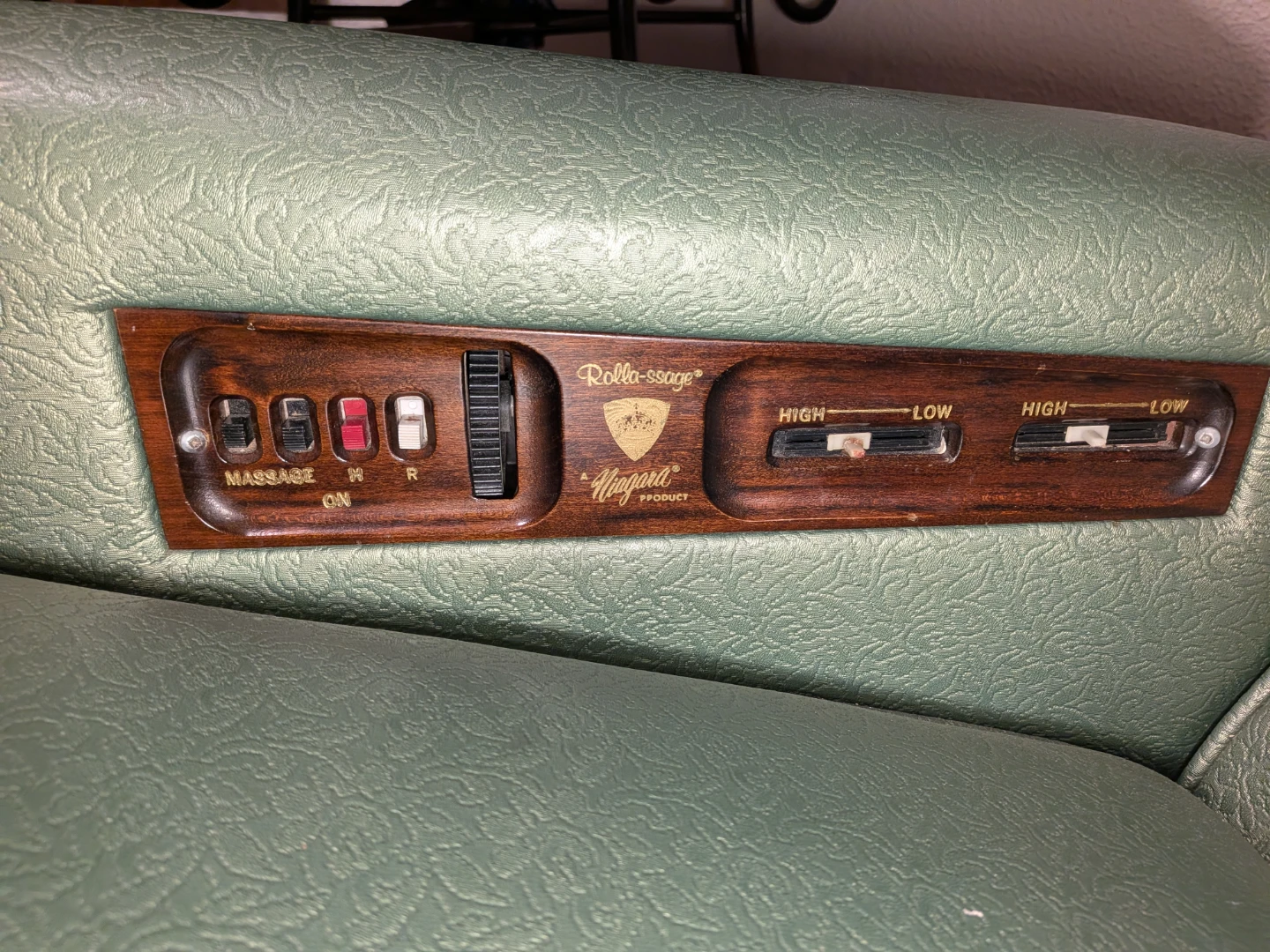 Niagara Roll-A-Sage Massage Chair - photo 2