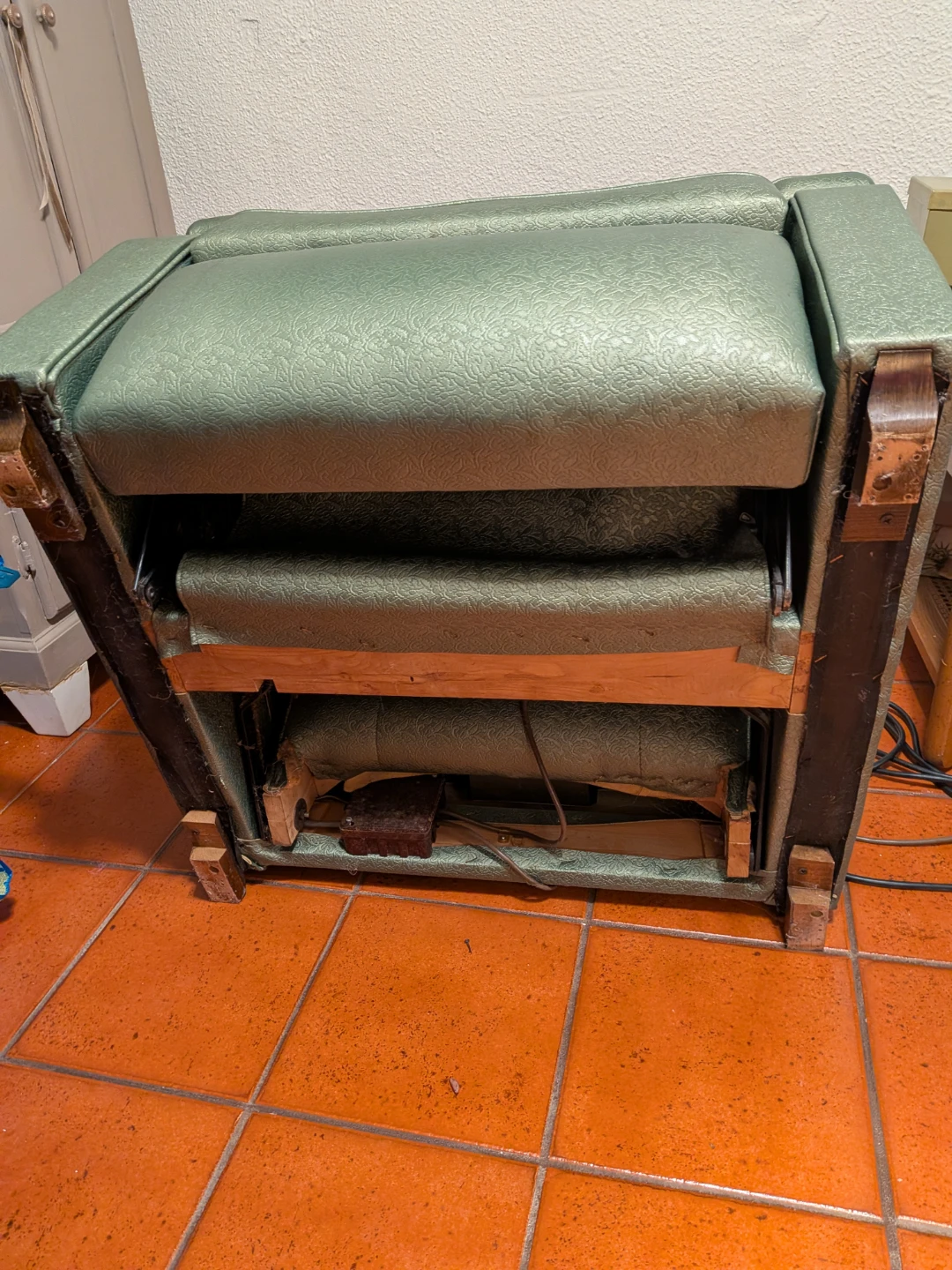 Niagara Roll-A-Sage Massage Chair - photo 5