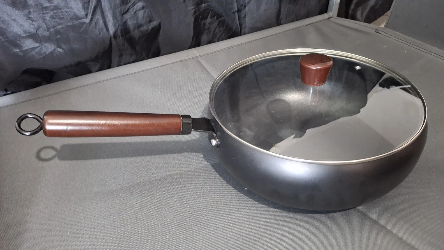 Carbon steel Wok with domed Glass Lid