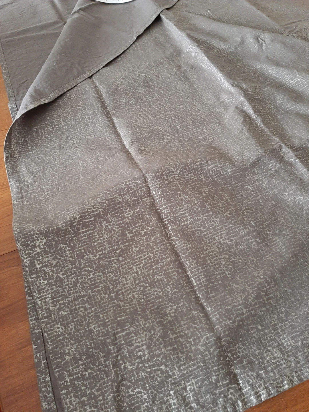 Heavey tablecloth grey with silver threads 80" x 54 : - photo 2