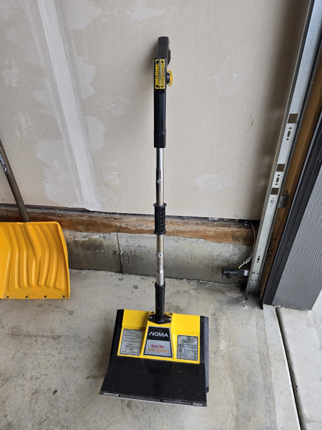 NOMA Electric Snow Shovel and extention - photo 3