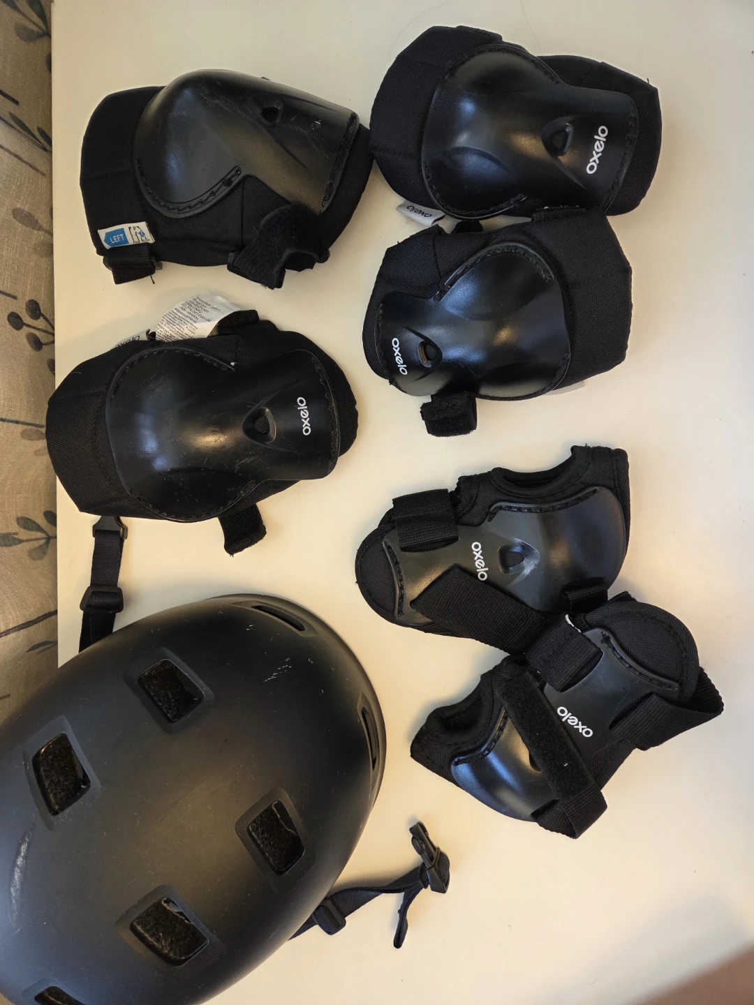 Oxelo Black Helmet and 3 Protective Pads Set - photo 2