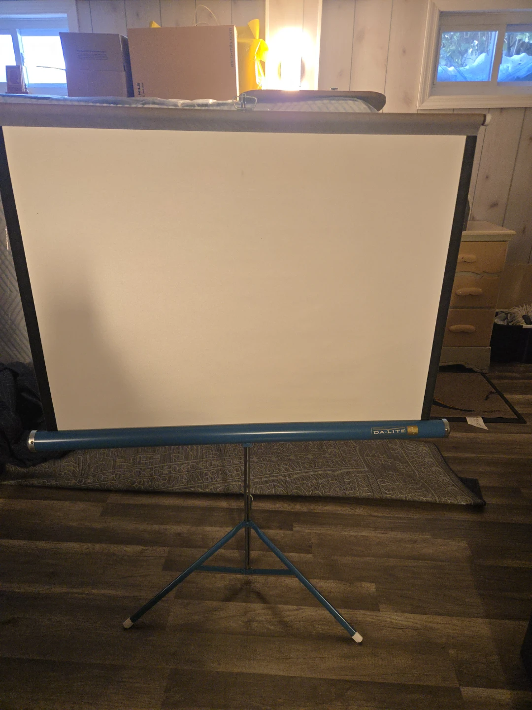 Da-Lite Flyer Portable Projector Screen