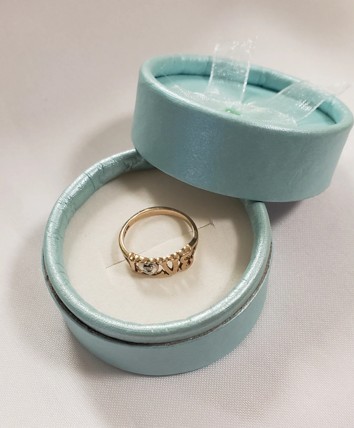 Like new 10K Real Gold Love Ring with Diamonds - photo 3