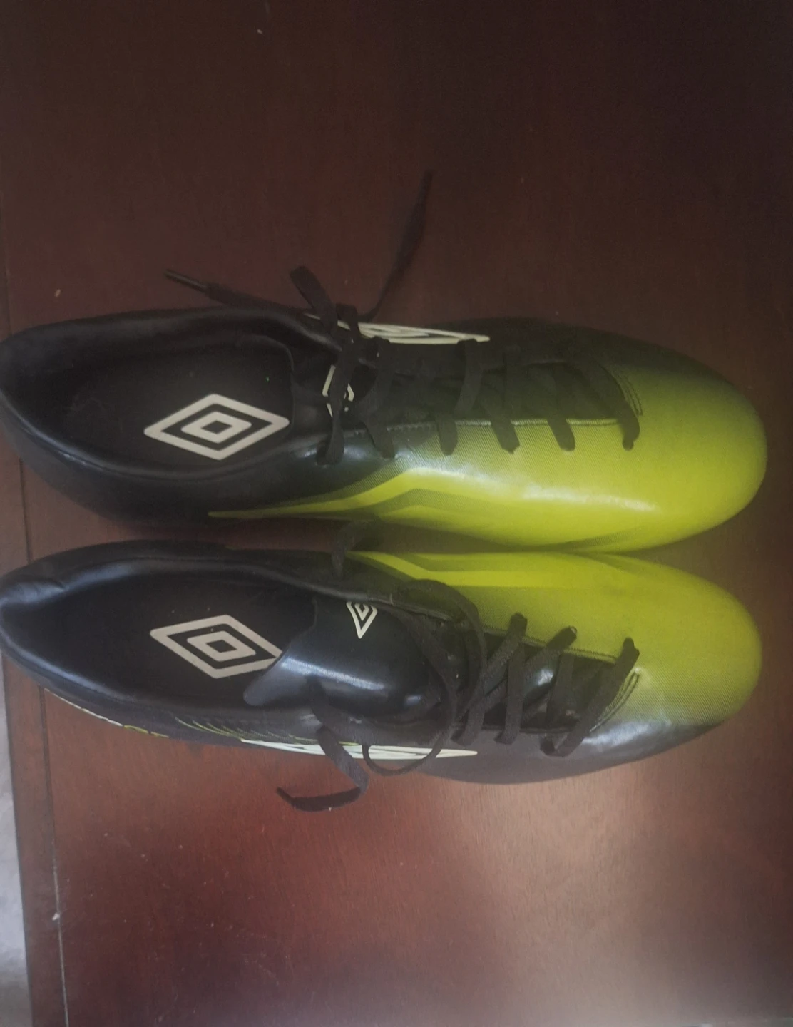 Umbro GT Soccer Cleats Size 9.5 - photo 2