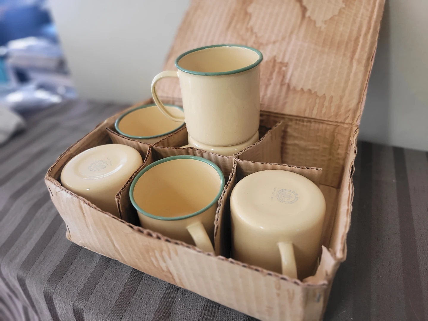 Set 6 Vintage New Cream Green Enamel Enemalelware Mugs Camping - photo 2