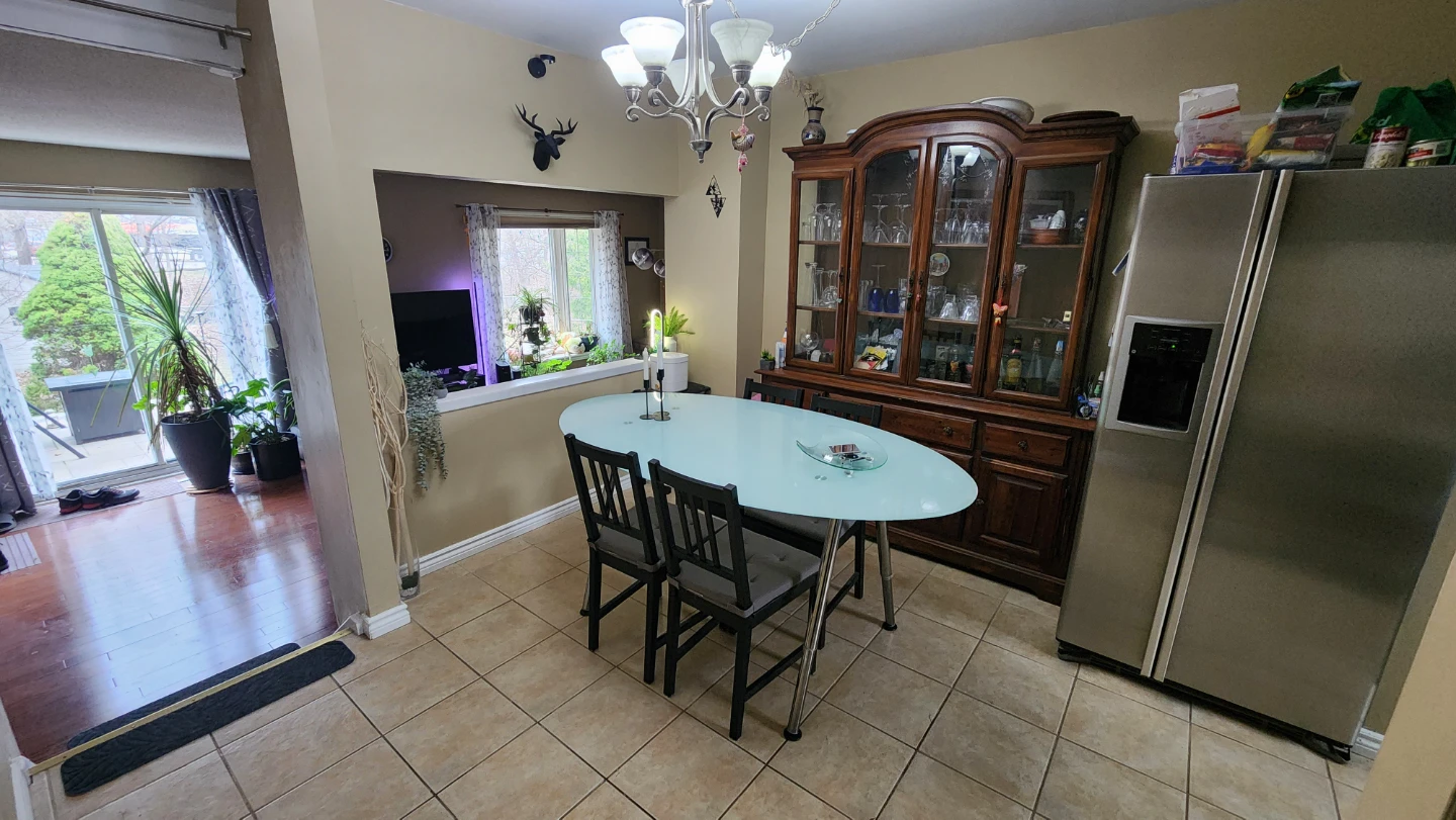 3 bedroom private bathroom shared kitchen/laundrm for rent