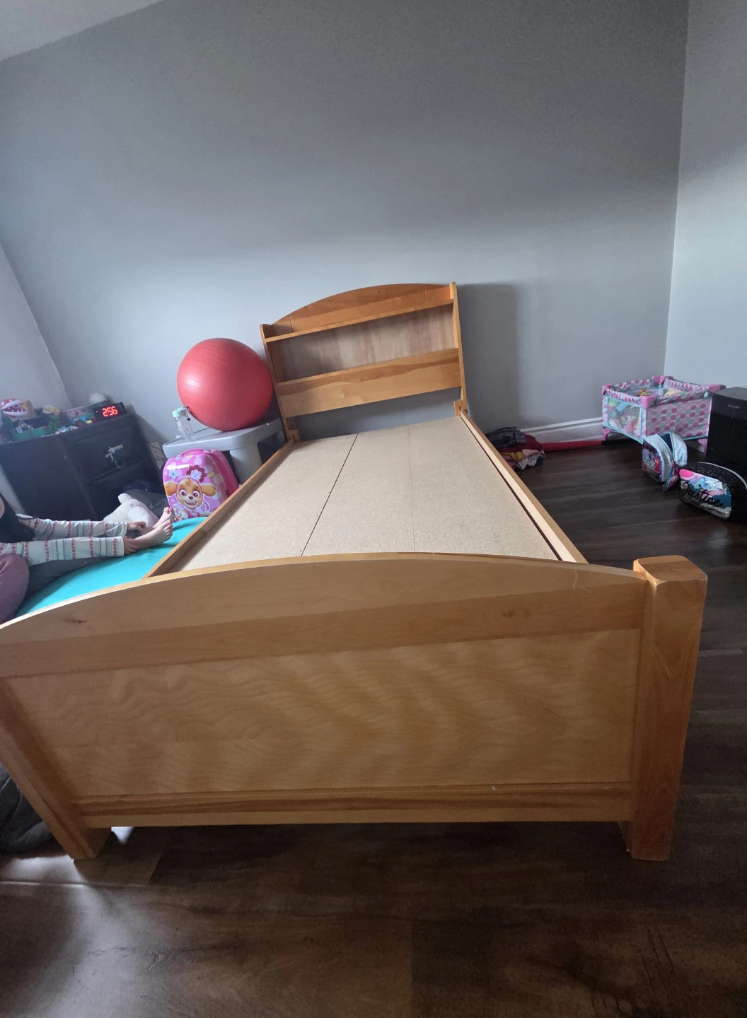 Single size wooden bed frame - photo 2