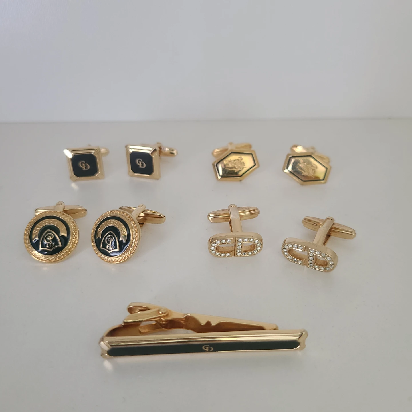Assorted Gold Tone Cufflinks & Tie Clip 🌱