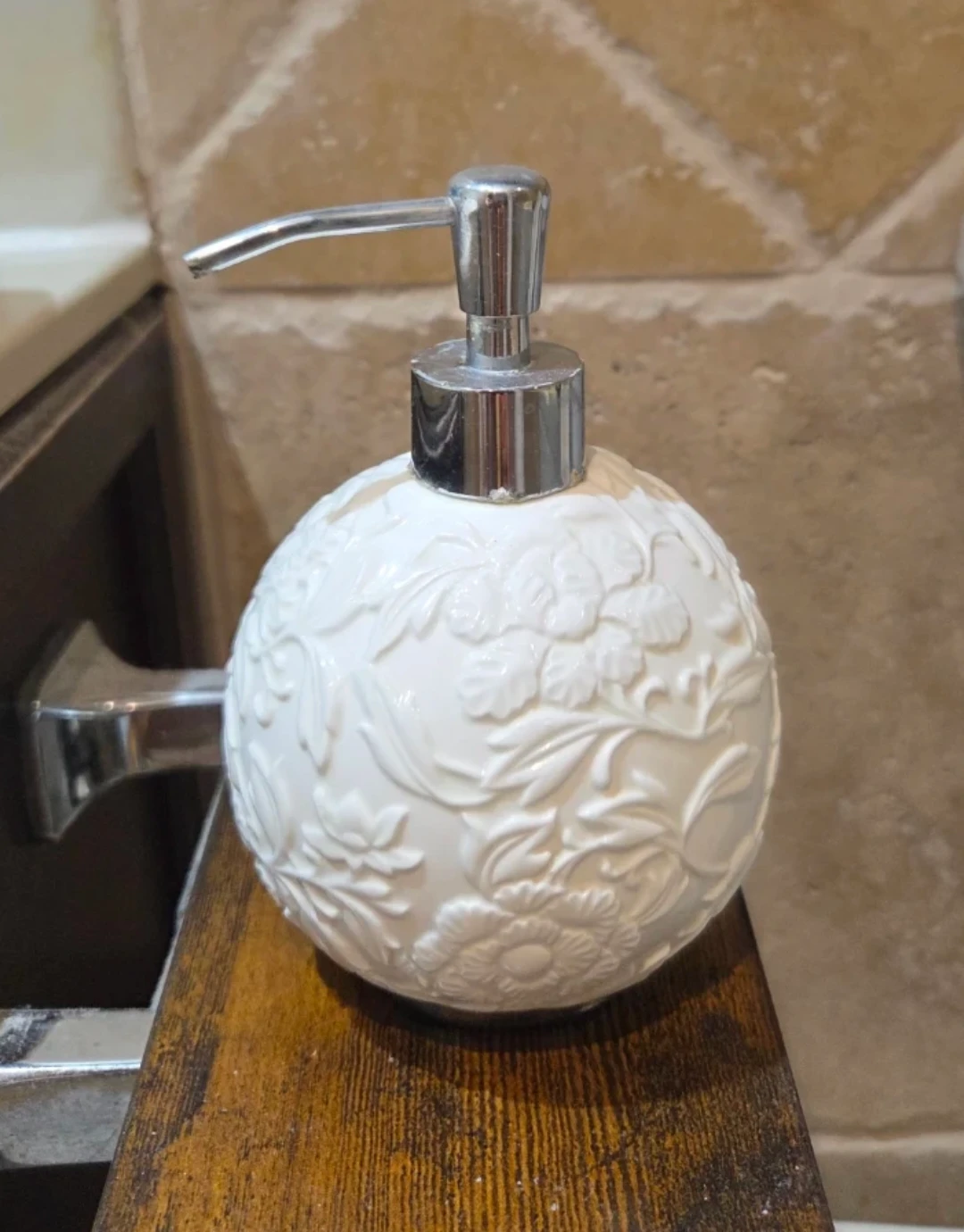 White Embossed Floral Soap Dispenser - photo 2