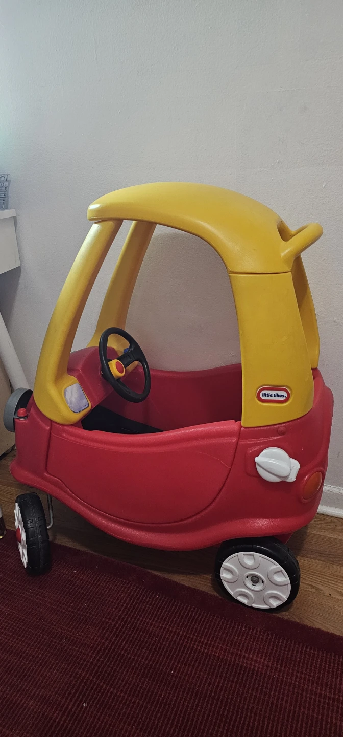 Little Tikes Cozy Coupe Ride-On Car