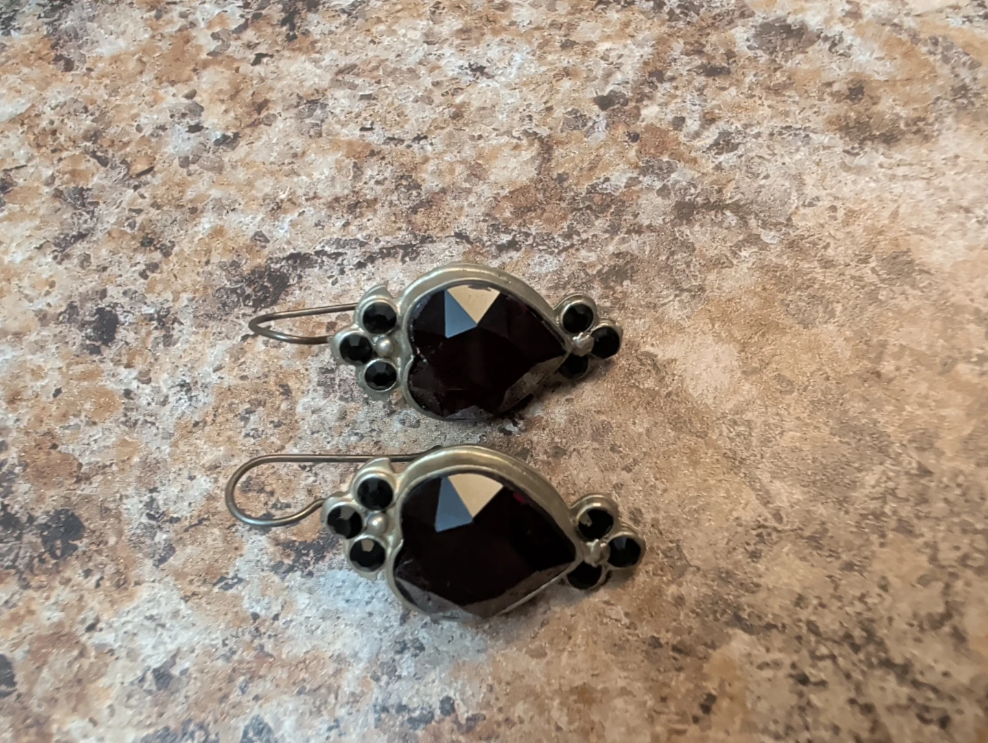 Heart-shaped Garnet Earrings
