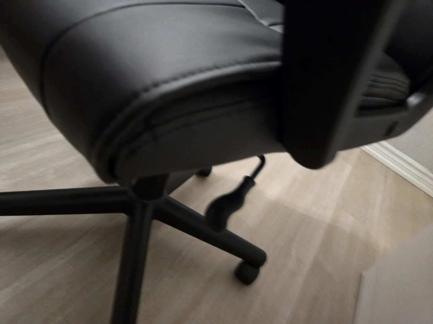 Black Office Chair - photo 2