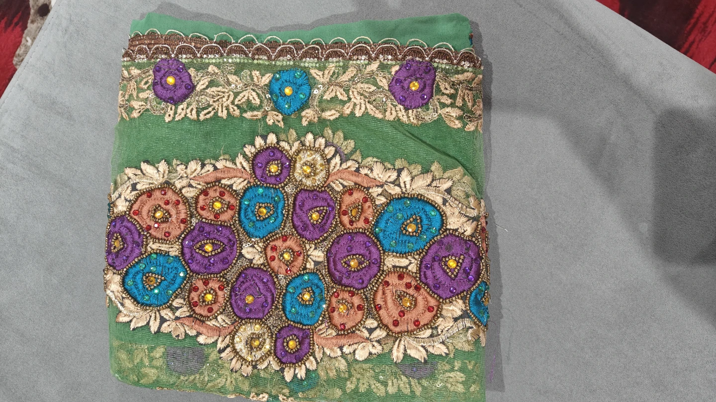 Green heavy Embroidered dupatta - photo 2
