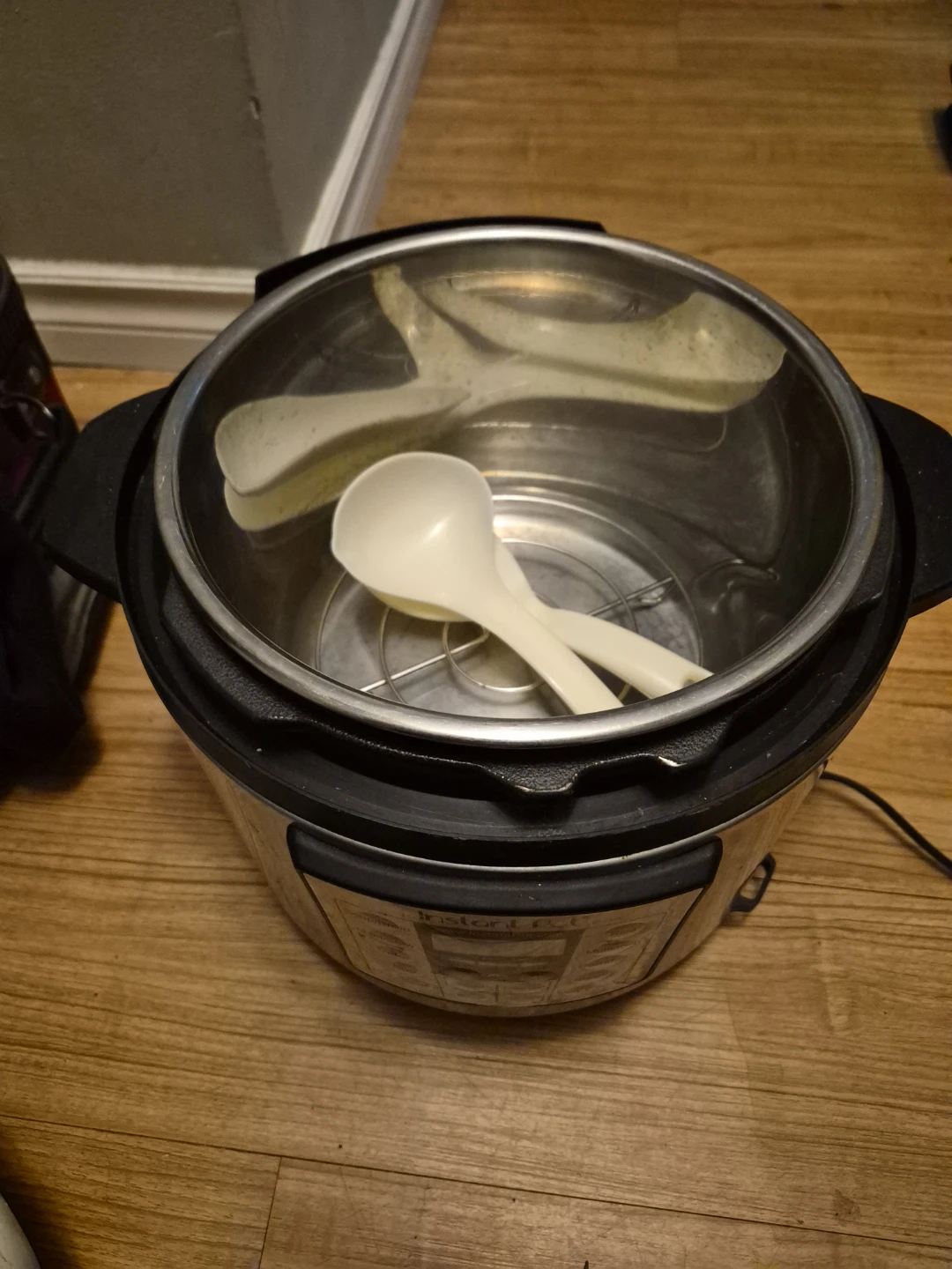 Instant Pot IP-LUX 6-in-1 Multi-Cooker - photo 2