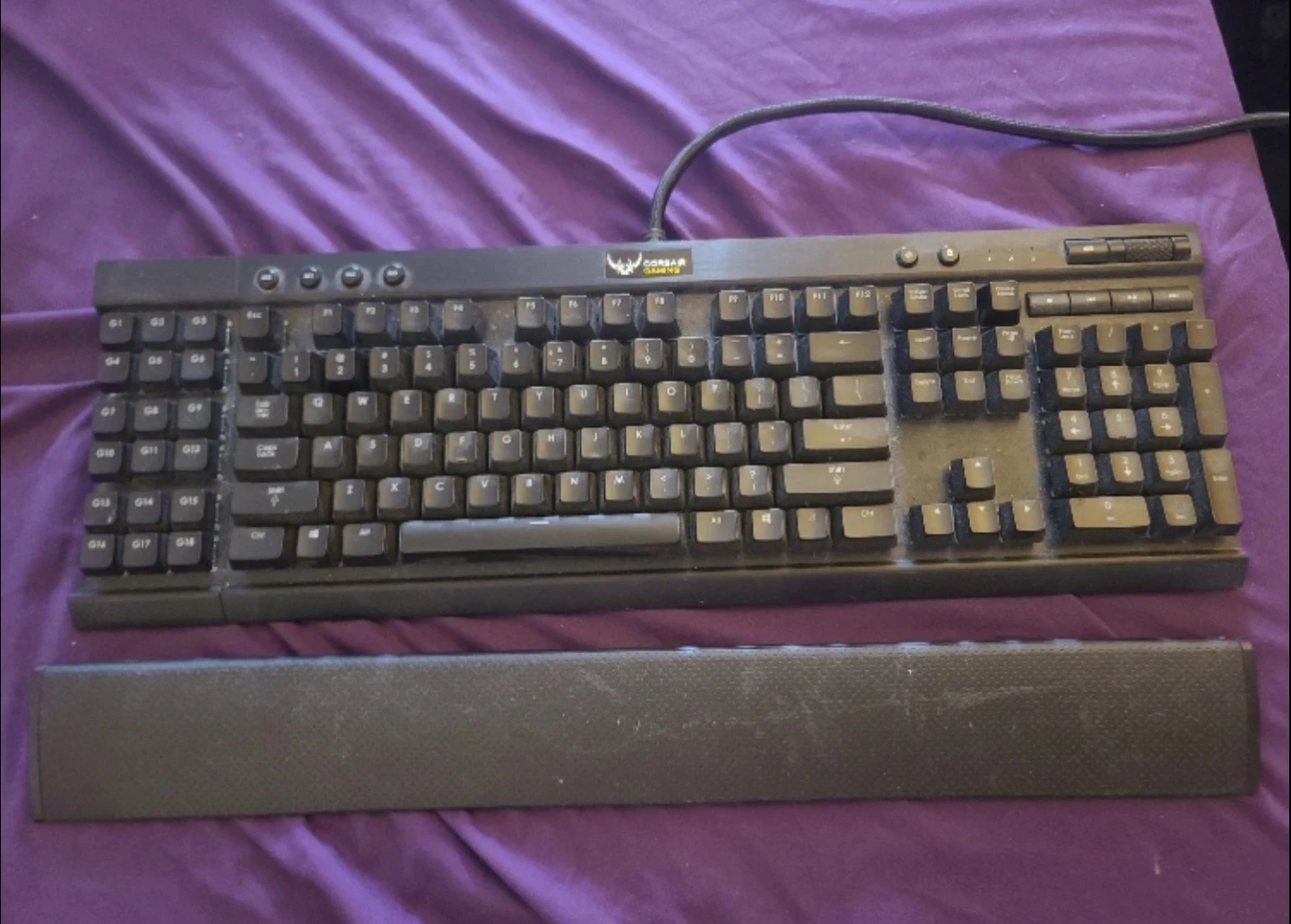 RGB K95 Corsair Gaming Mechanical Keyboard with Wrist Rest