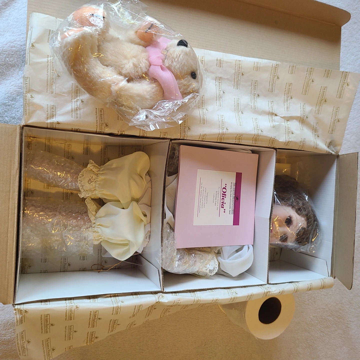 The Ashton-Drake Galleries "Olivia" Doll - photo 5