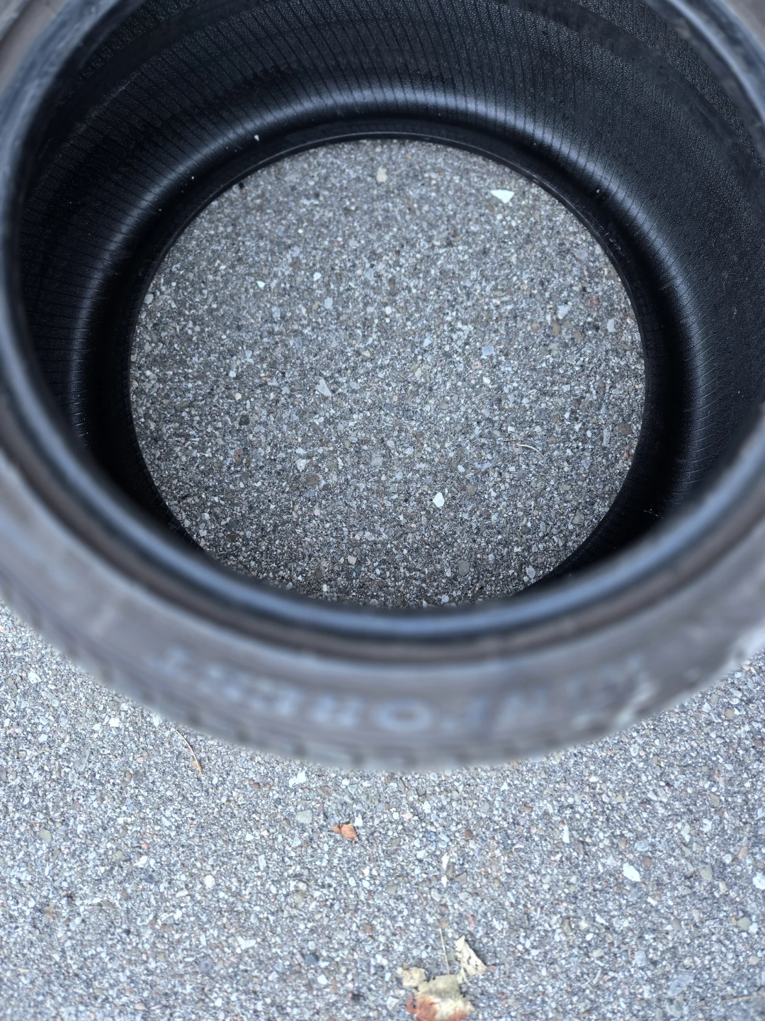 Kinforest 255/35ZR18 94Y XL Tire