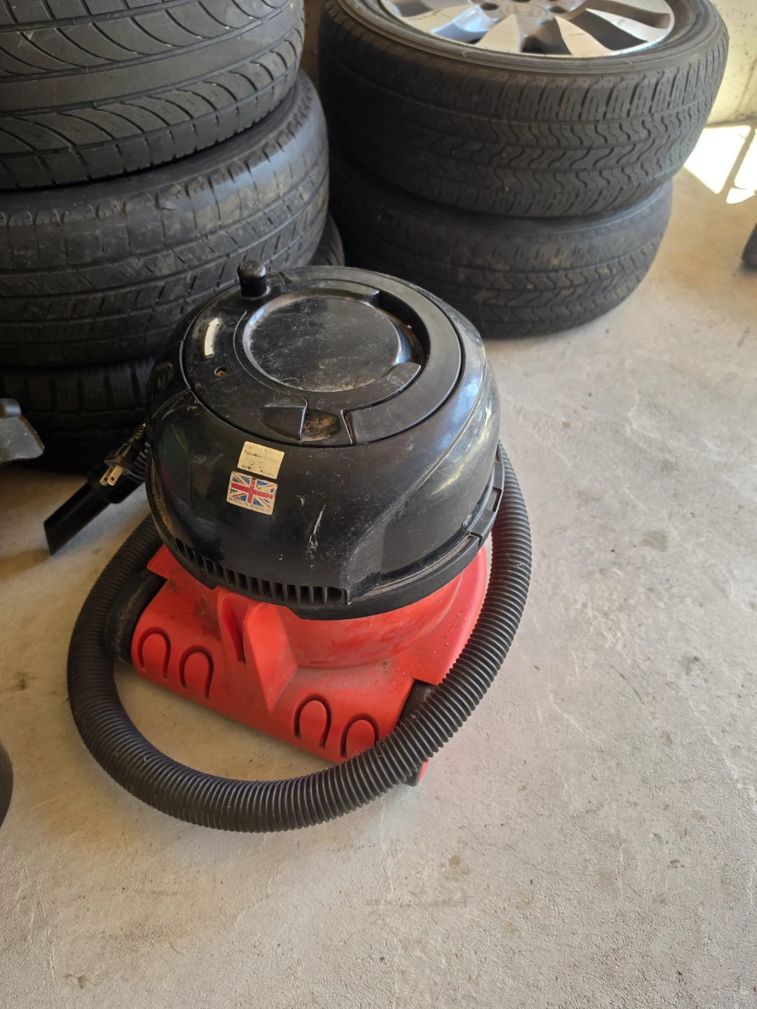 Numatic Henry Vacuum Cleaner - photo 2