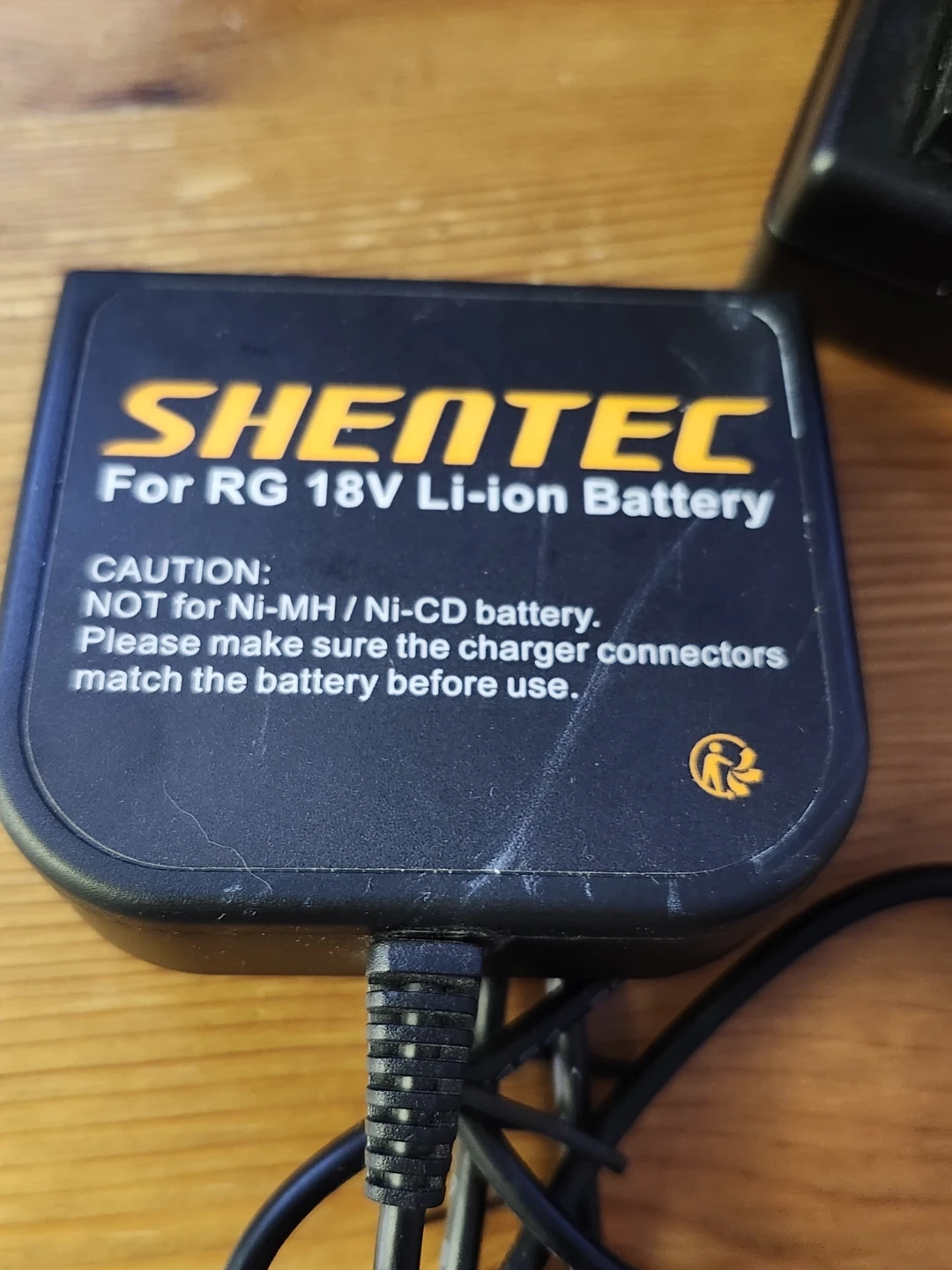 SHENTEC Li-ion Battery Charger for RG 18V - photo 2
