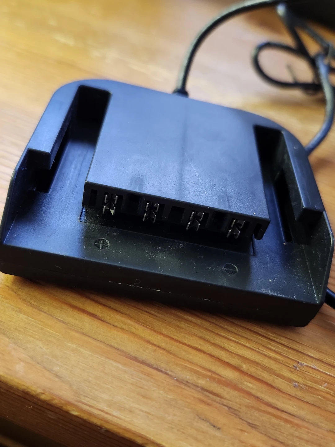 SHENTEC Li-ion Battery Charger for RG 18V - photo 3