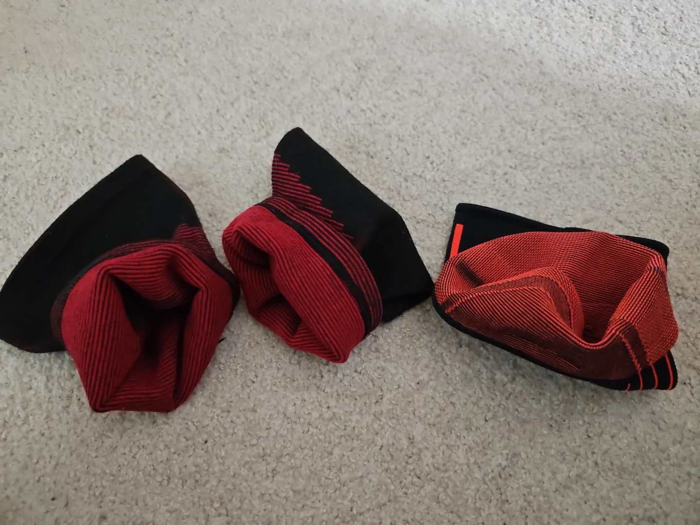 Knees Aptonia Black & Red Compression Sleeves - photo 2