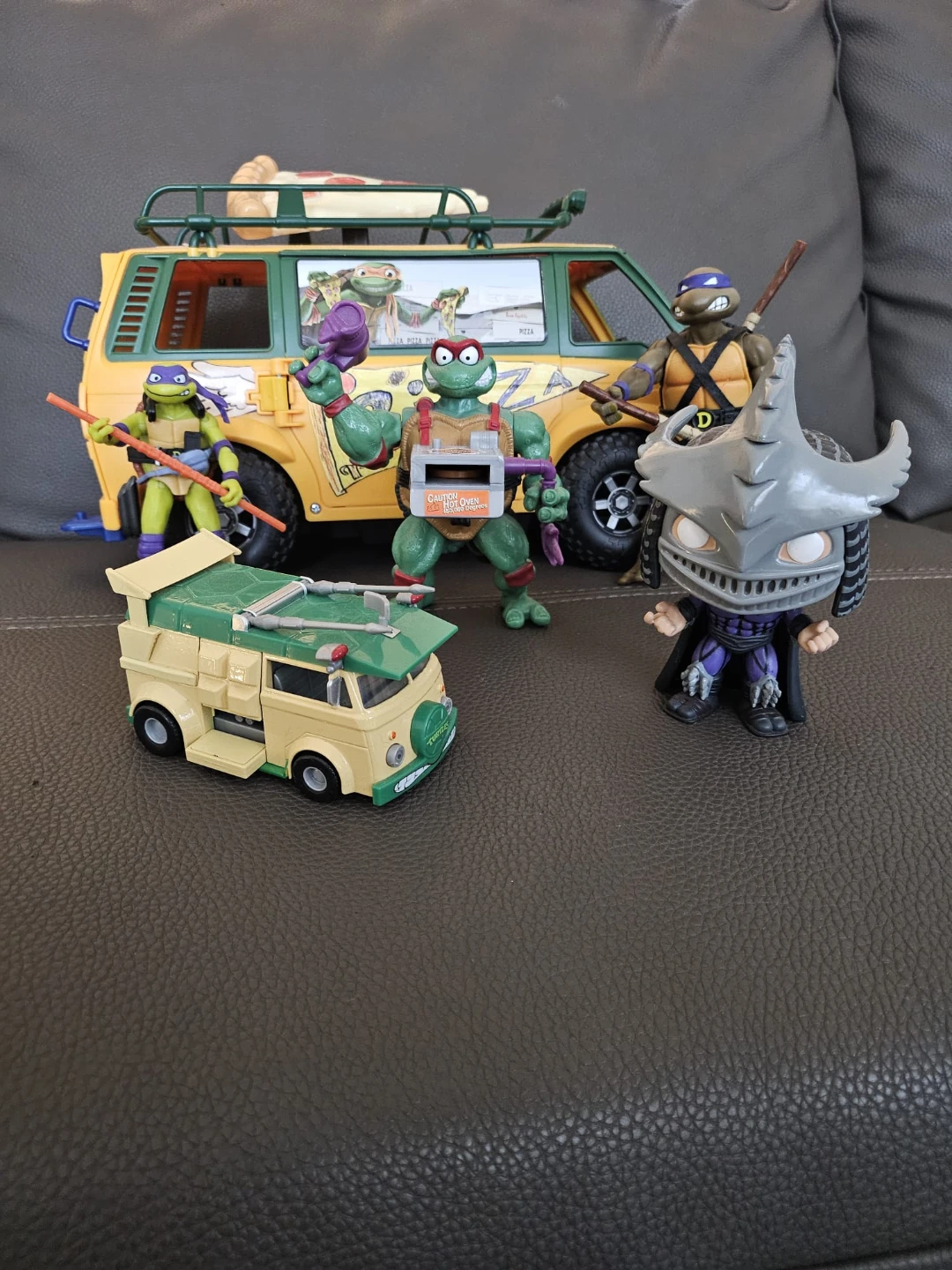 Teenage Mutant Ninja Turtles Party Wagon and Figures - photo 2