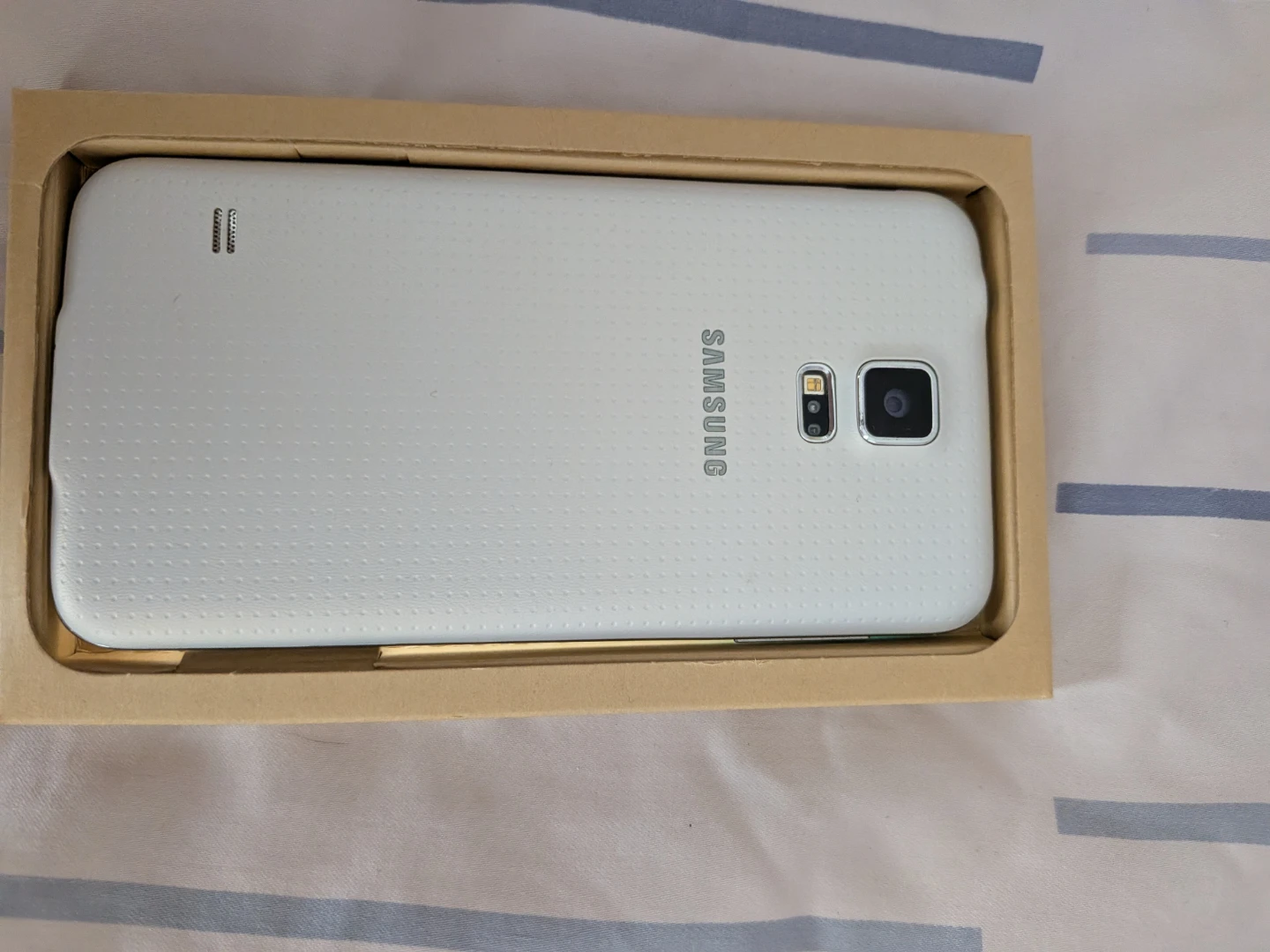 Samsung Galaxy S5 Smartphone White - Original Box & Accessories - photo 2