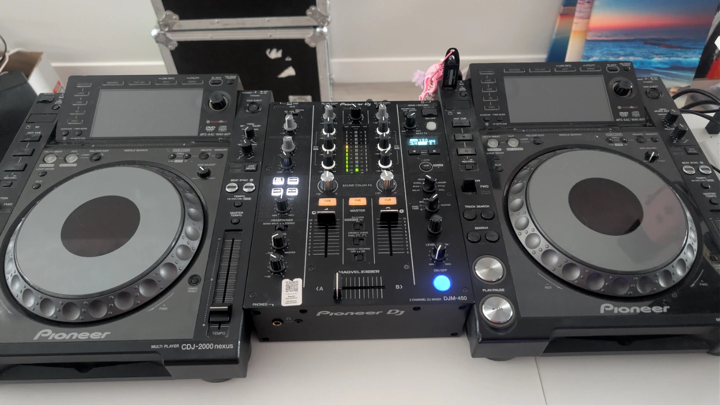 Pioneer DJ CDJ-2000 Nexus Multi Player and DJM-450 Mixer