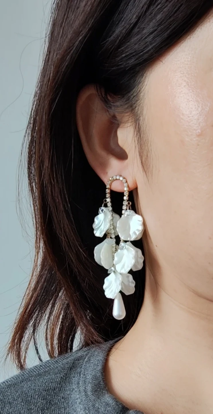 White Petal and Pearl Dangle Earrings - photo 2