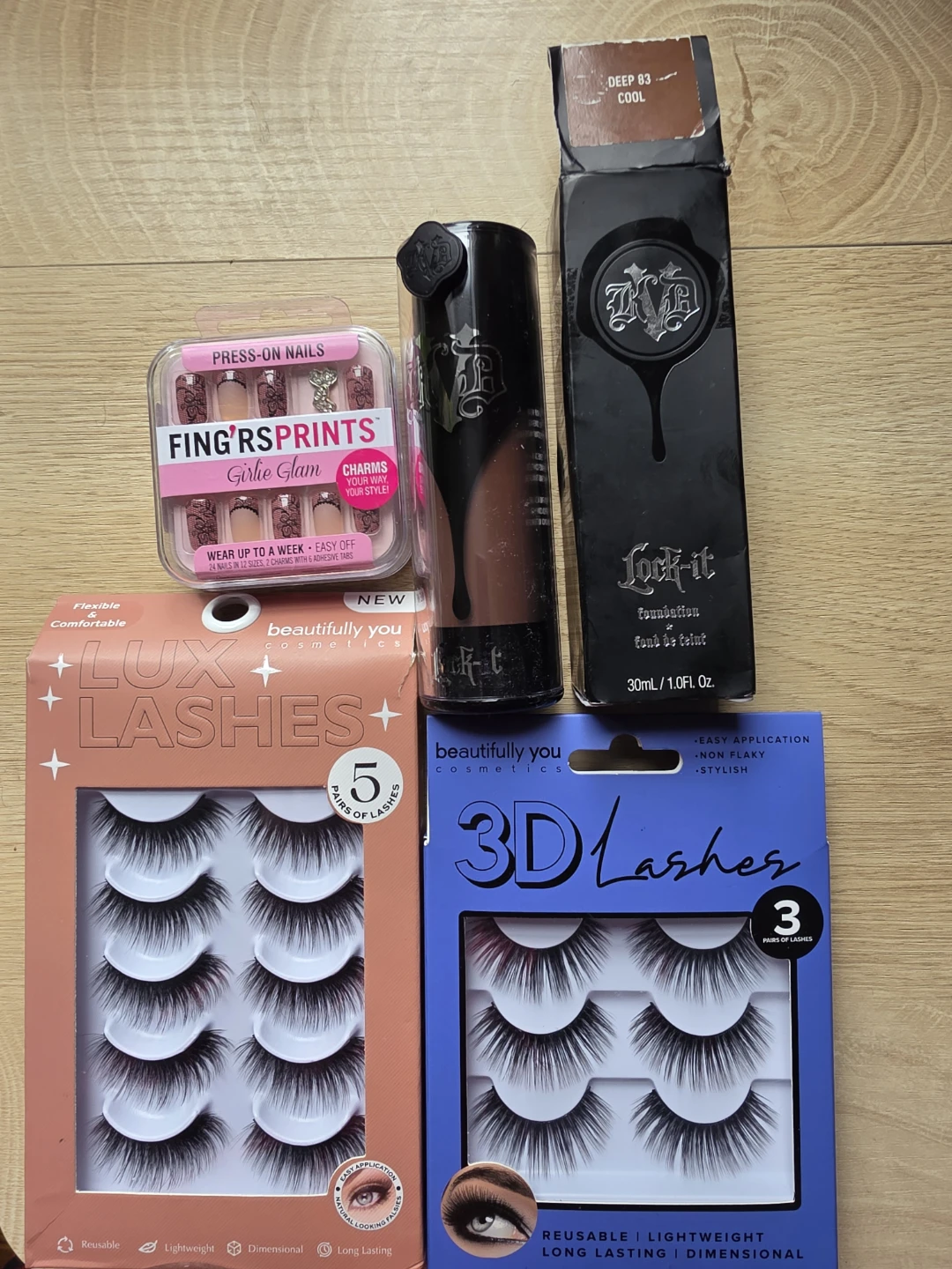 Beauty Set. Lock-It Foundation & False Lashes Set and nails