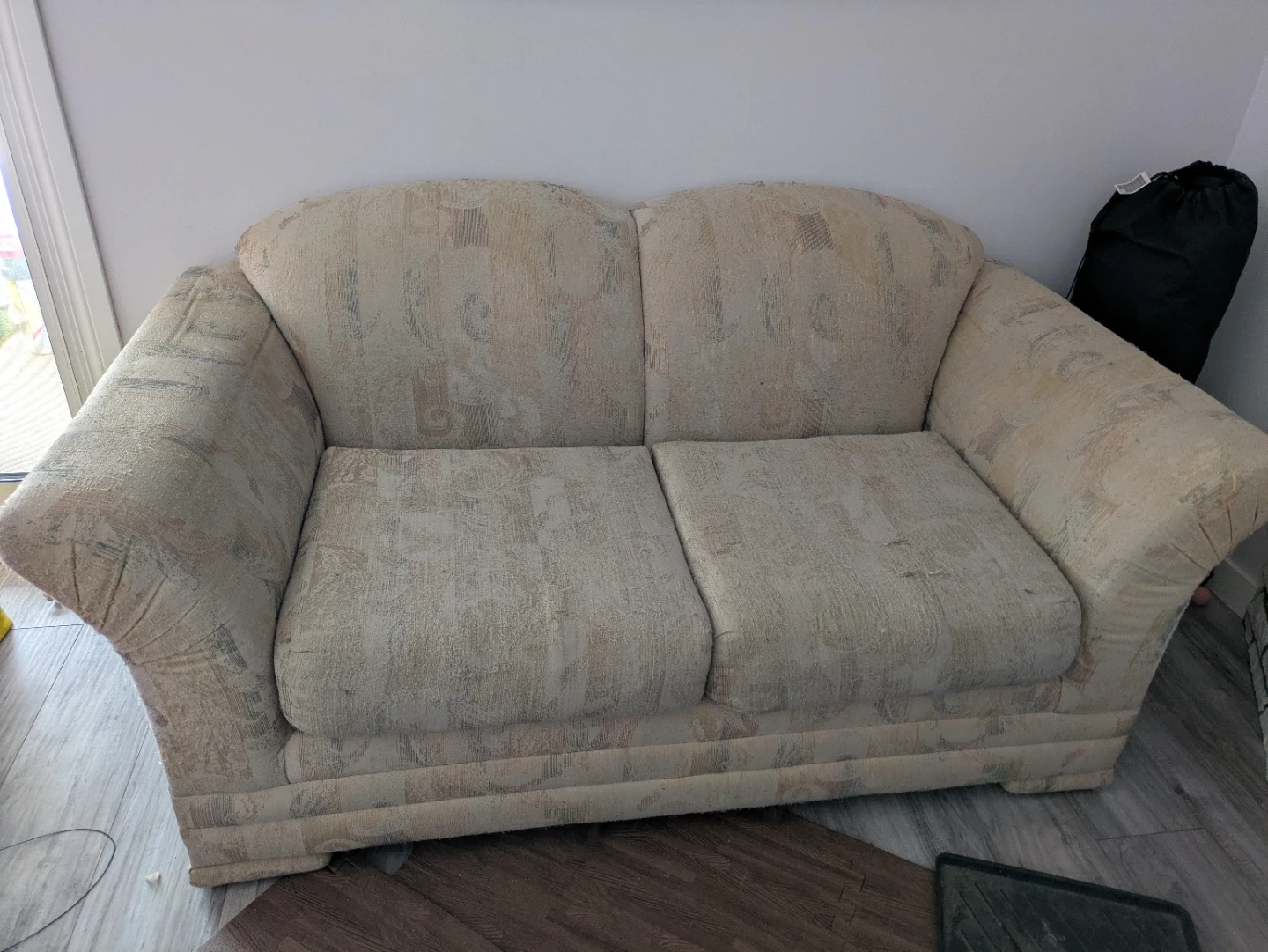 Loveseat with cover - photo 2