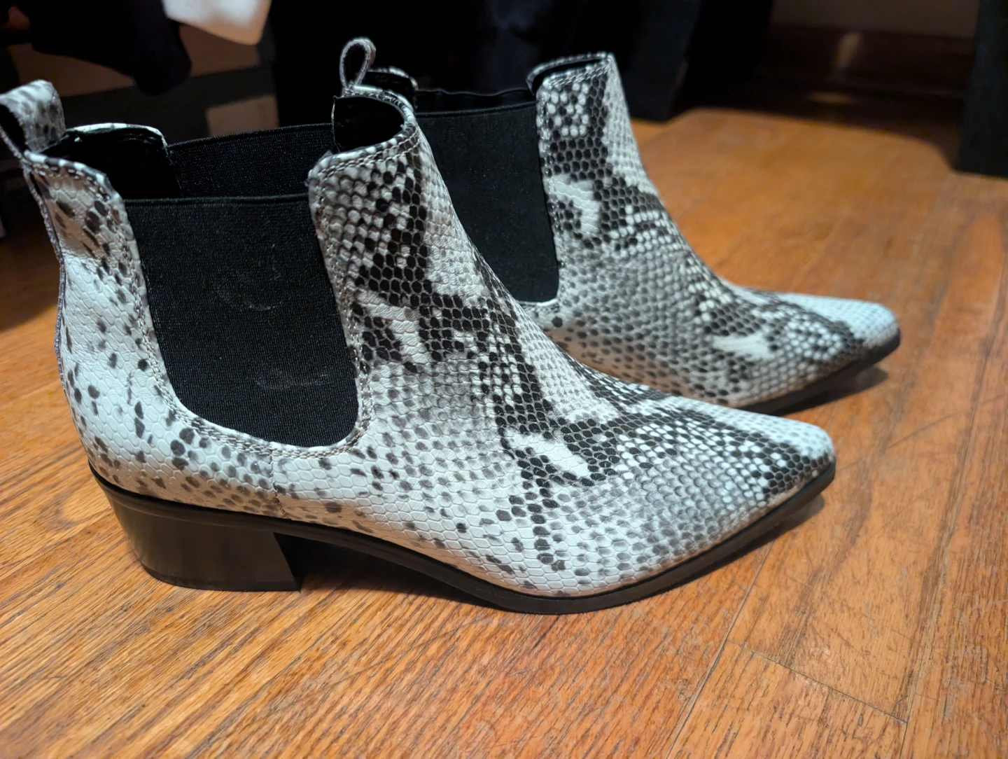 Blondo Waterproof Snake Print Ankle Boots Size 9M - photo 2