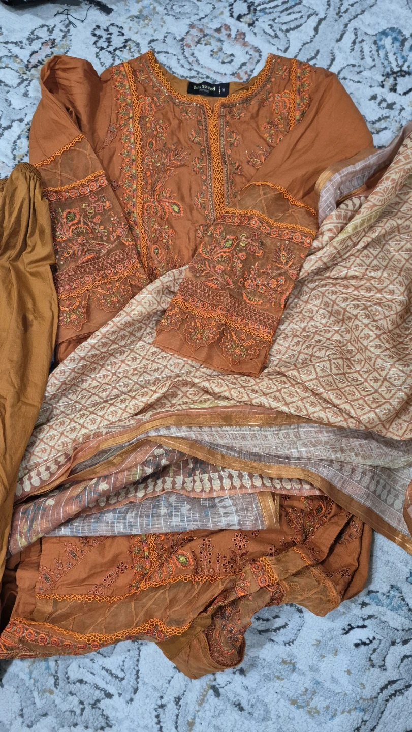 Erum Saeed Formal Orange Embroidered 3-Piece Suit - Size M - photo 3