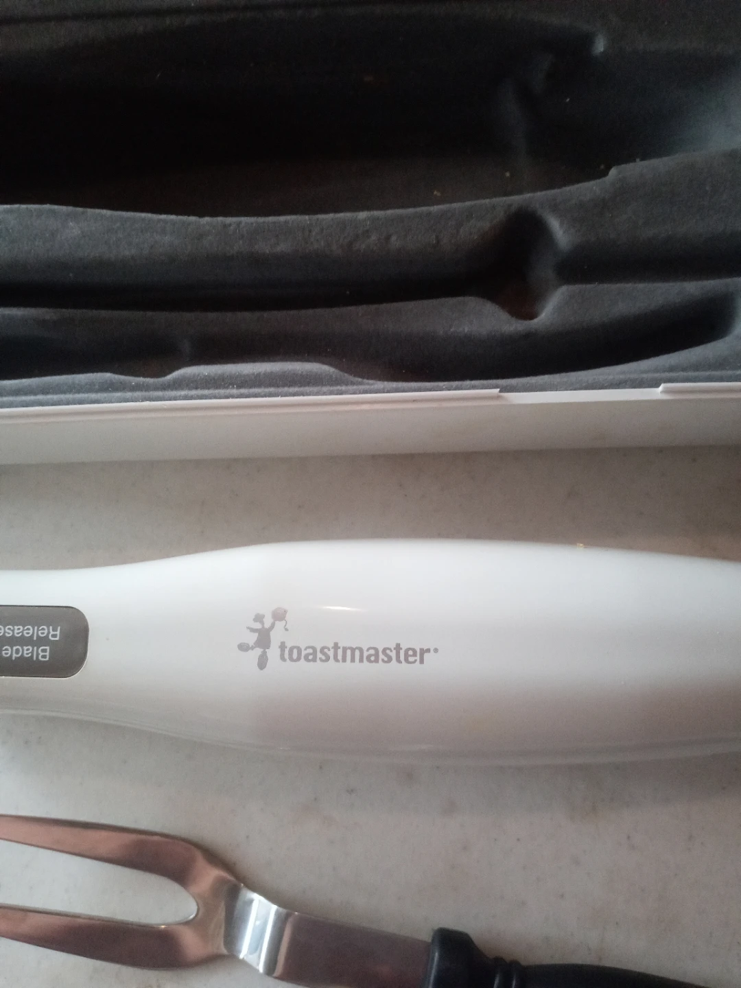 Toastmaster Electric Knife with Case and Carving Fork - photo 3