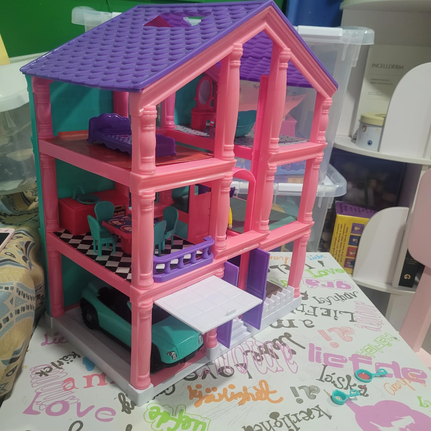 Dollhouse with Furniture and Car - photo 2