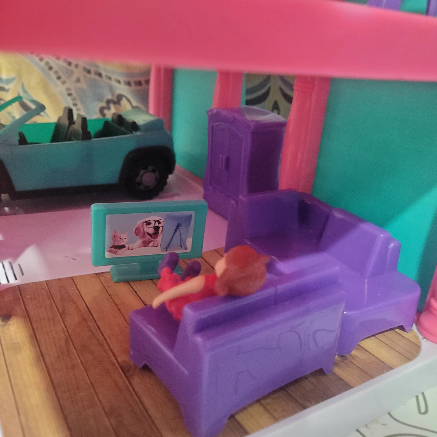 Dollhouse with Furniture and Car - photo 4