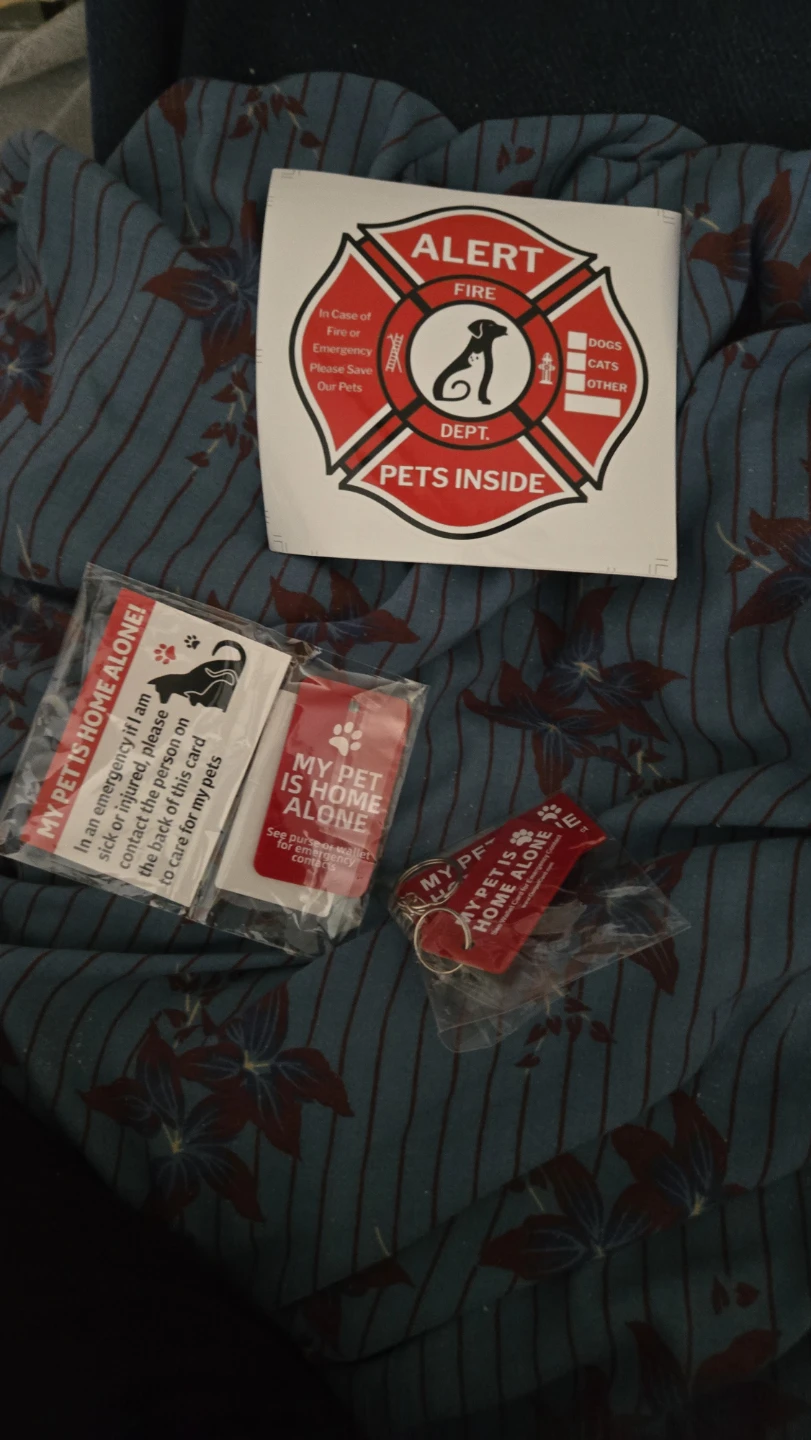 Pet Alert Emergency Sticker and Keychain Set