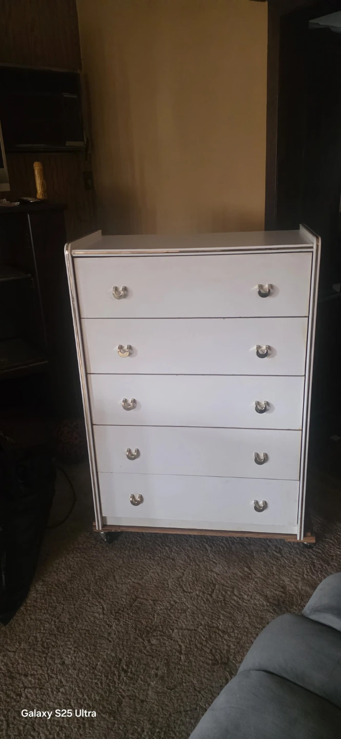 White 5-Drawer Dresser with Gold Accents - photo 2