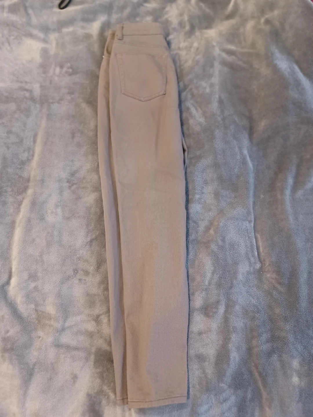 Divided H&M Grey High-Waisted Jeans Size 4 US - photo 2