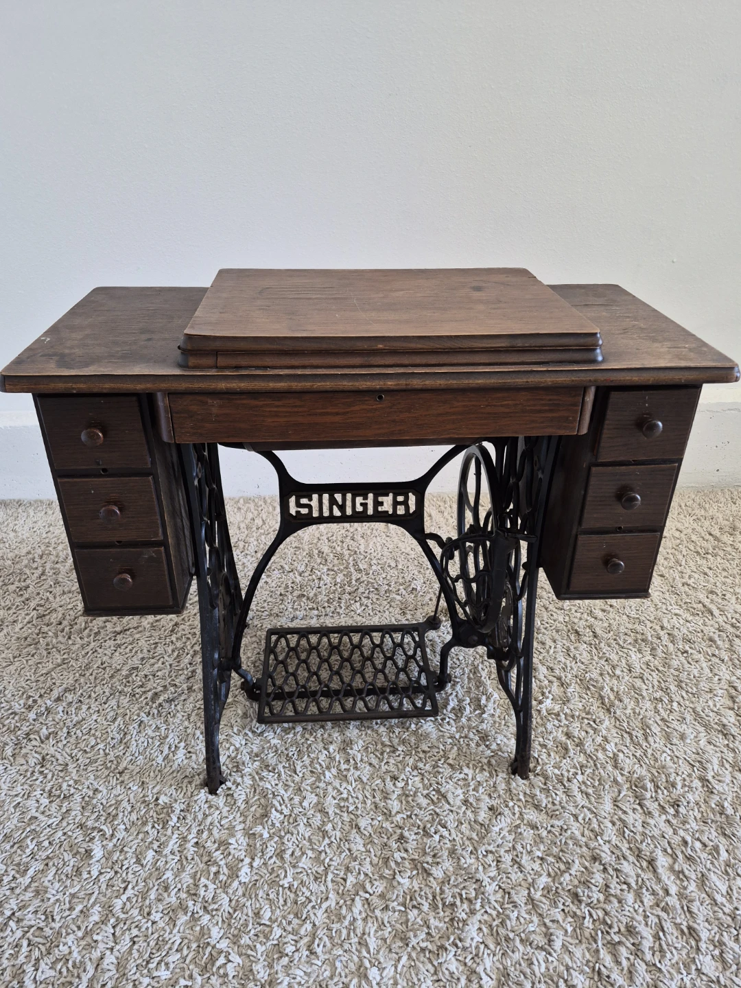 Singer Treadle Vintage Antique Collectible Sewing Machine - photo 2